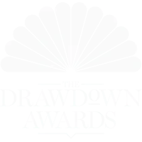 Logo stylisé avec un symbole d'arbre formé par des lignes courbes et pointillées, accompagné du texte 'Drawdown Awards'.