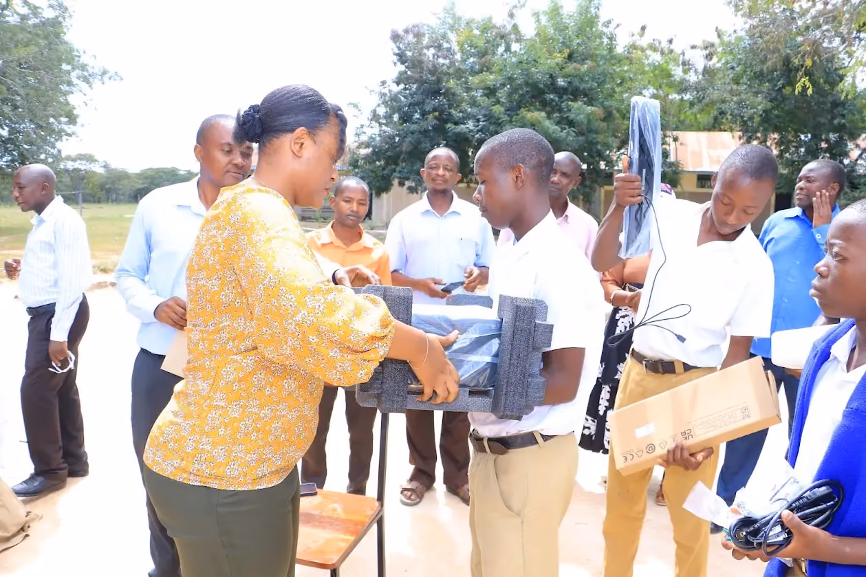 Mkwawa Leaf Donates Computers for school