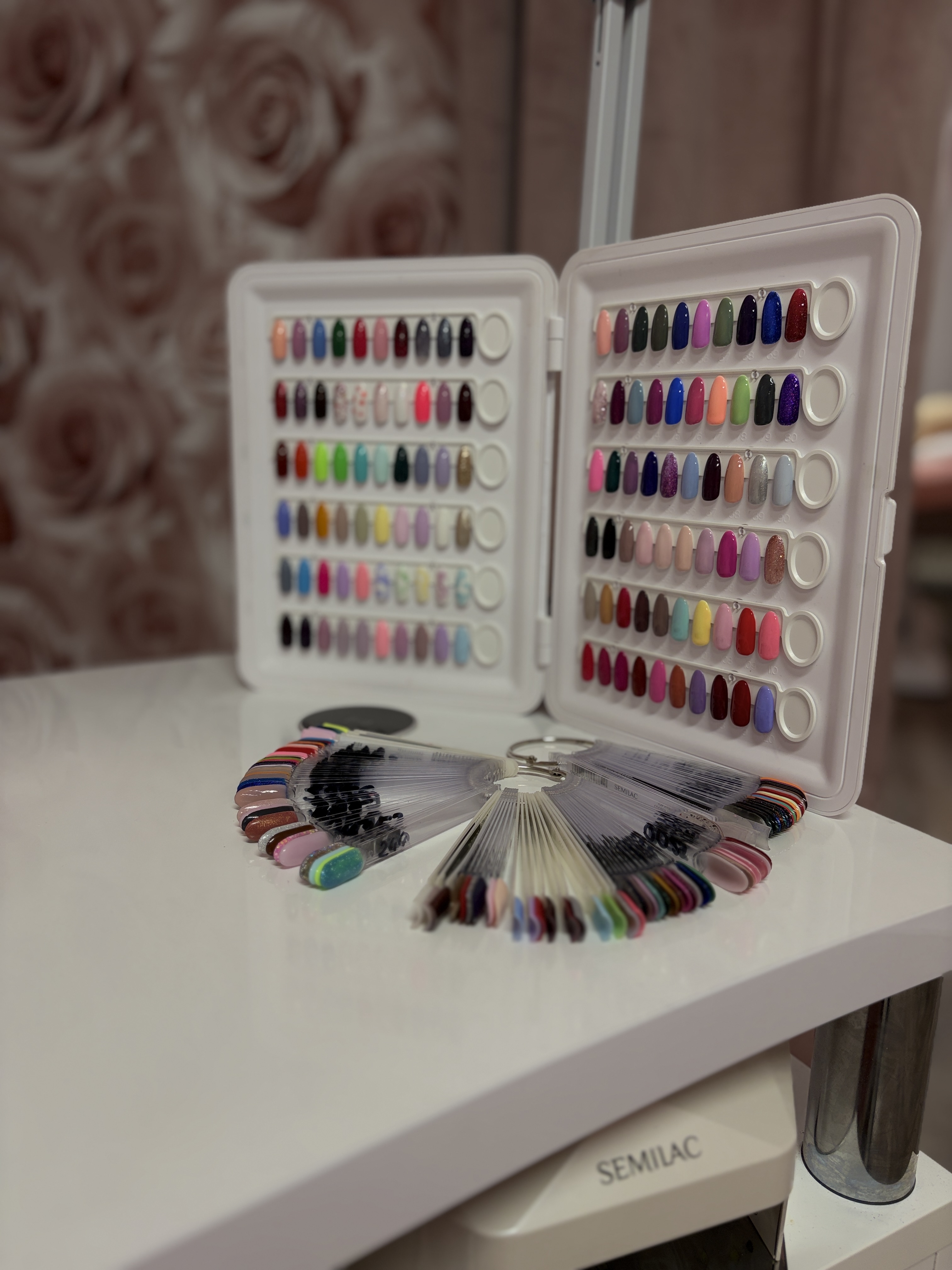 Große Auswahl an Shellac- und Gel-Farben im LucoROSE Kosmetikstudio in Quakenbrück