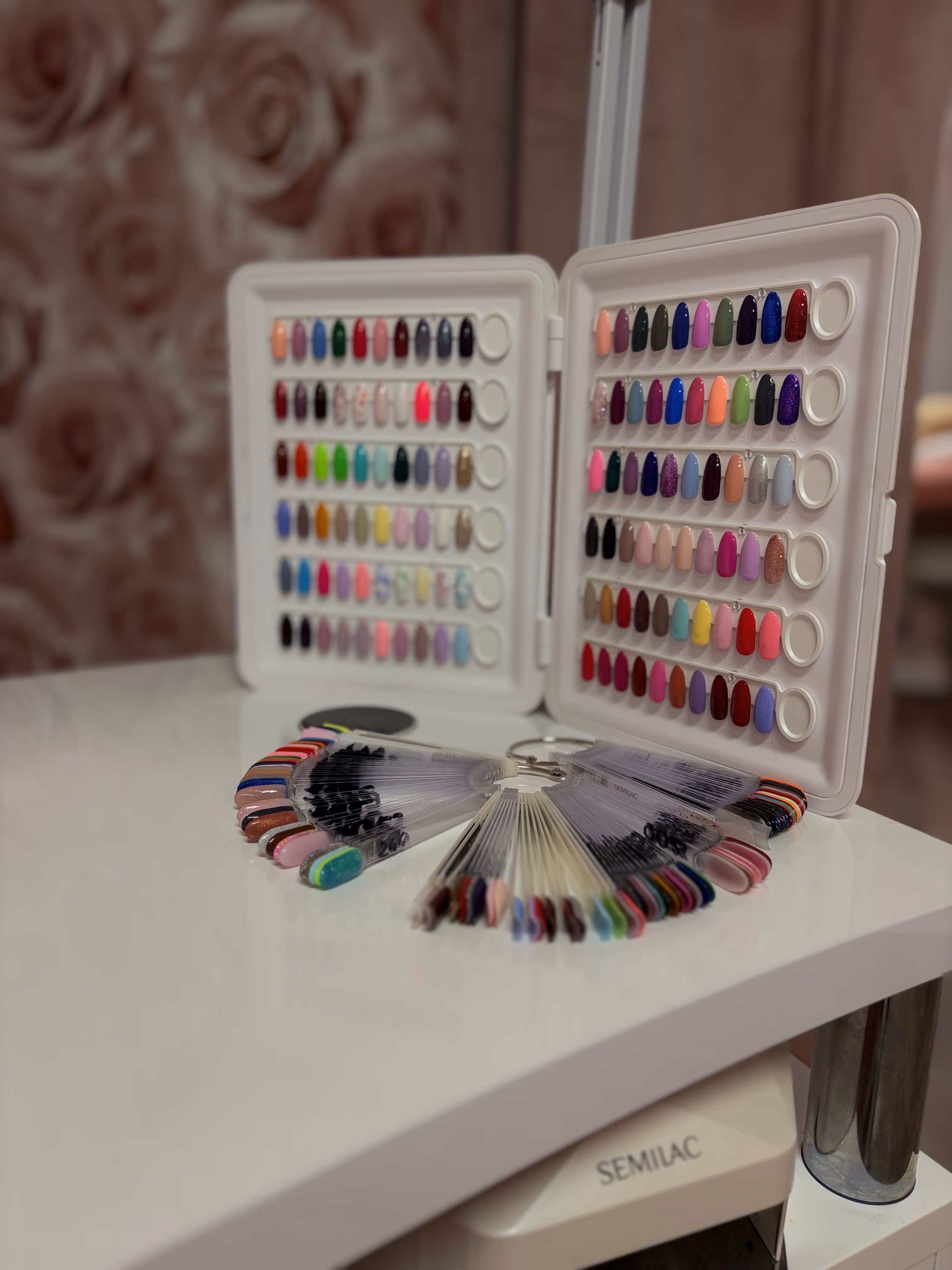 Große Auswahl an Shellac- und Gel-Farben im LucoROSE Kosmetikstudio in Quakenbrück