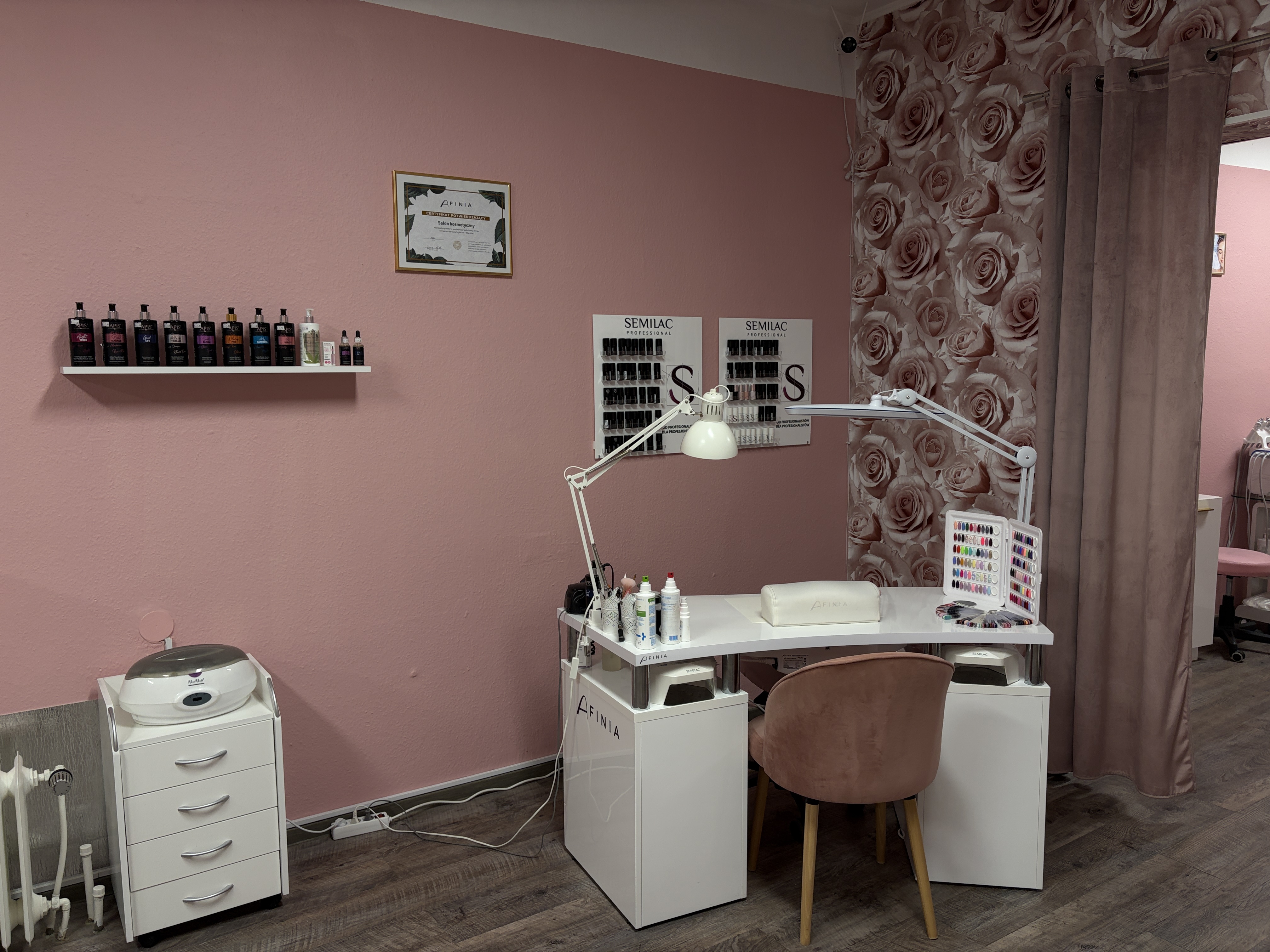 Arbeitsplatz für Maniküre und Kosmetikbehandlungen im LucoROSE Studio in Quakenbrück