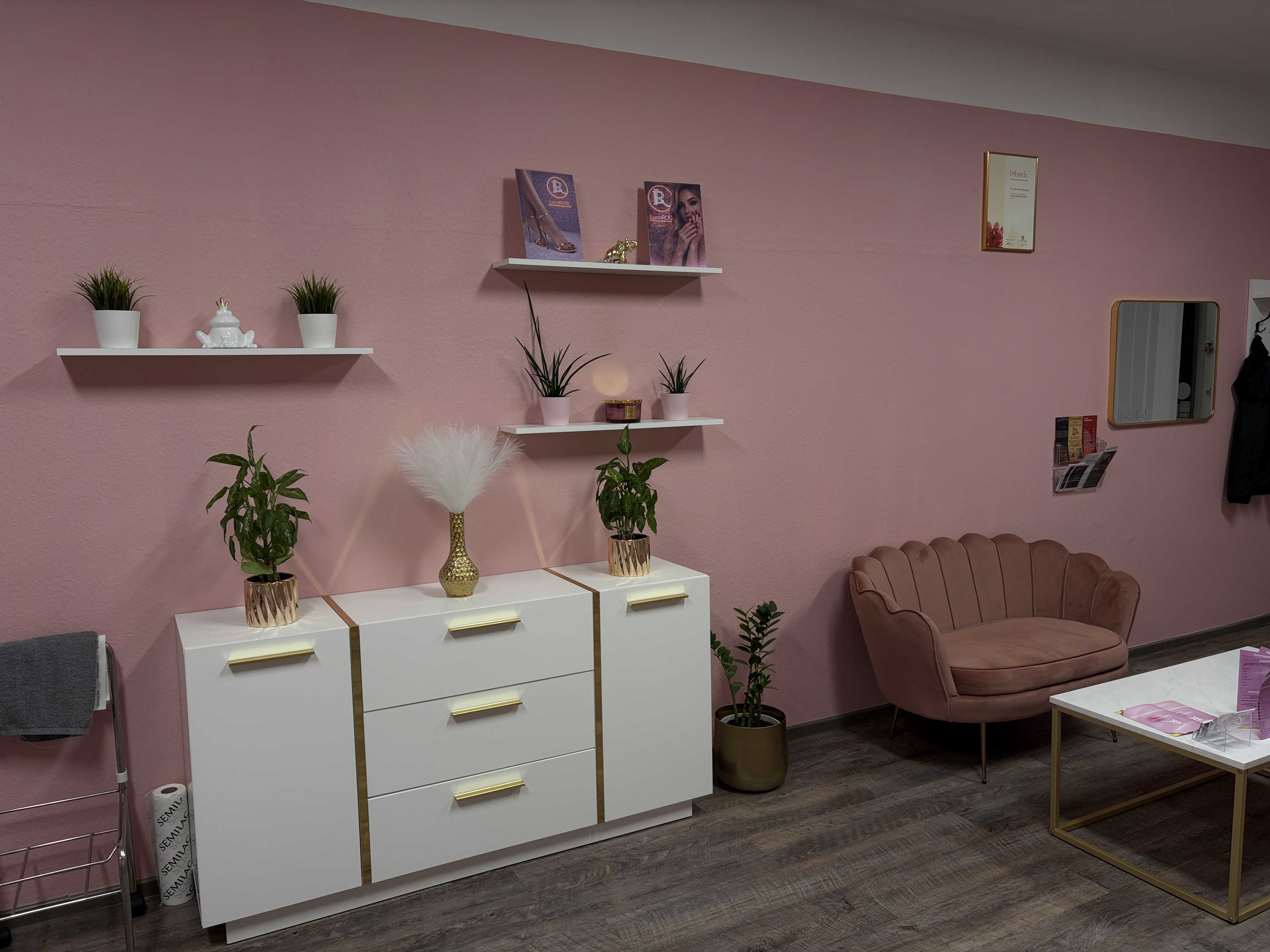 Stilvoll eingerichteter Innenbereich im LucoROSE Kosmetikstudio in Quakenbrück
