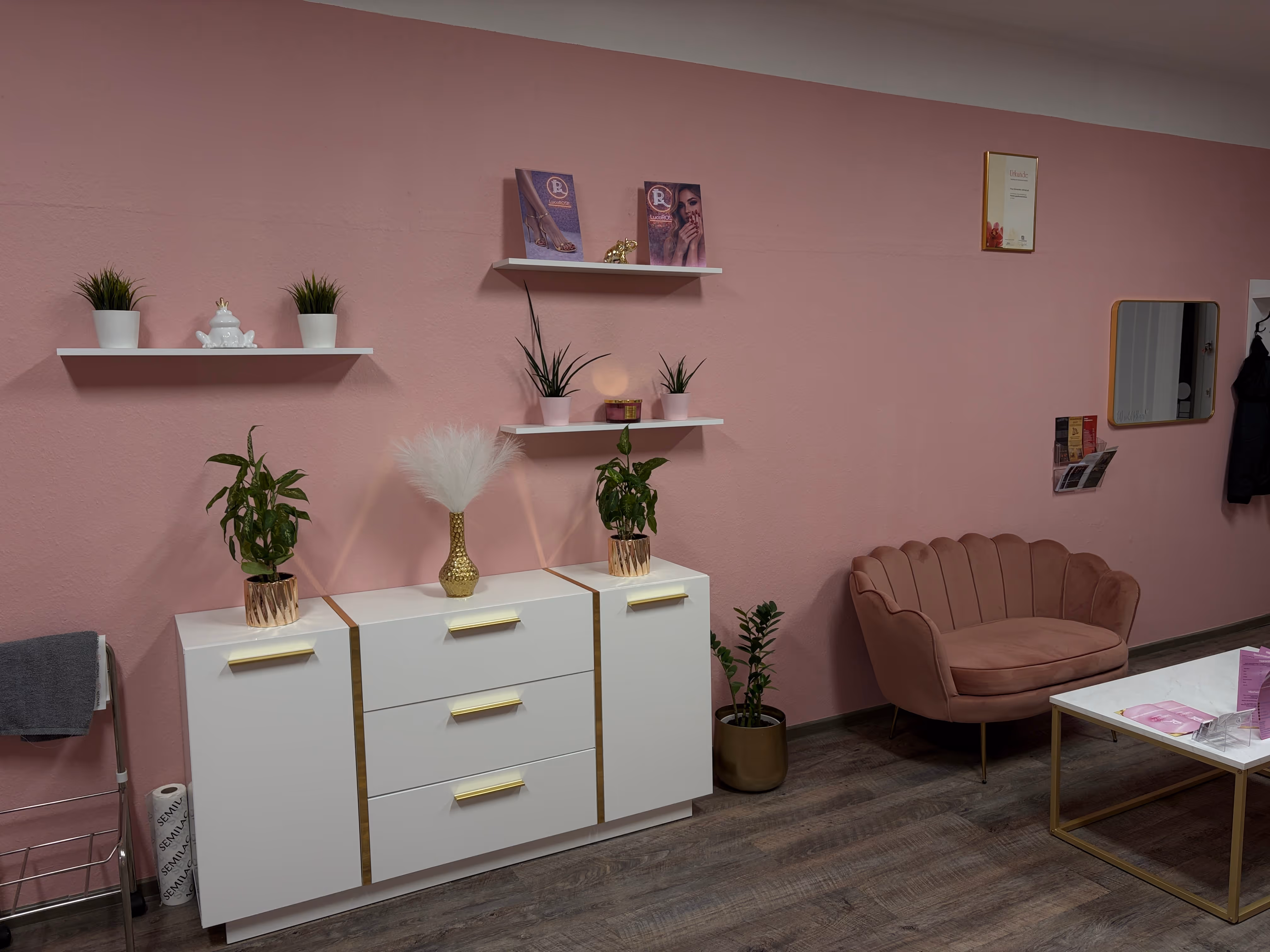Stilvoll eingerichteter Innenbereich im LucoROSE Kosmetikstudio in Quakenbrück