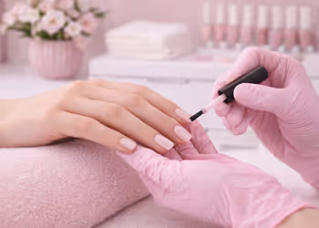 Professionelle Maniküre im Kosmetikstudio LucoROSE in Quakenbrück