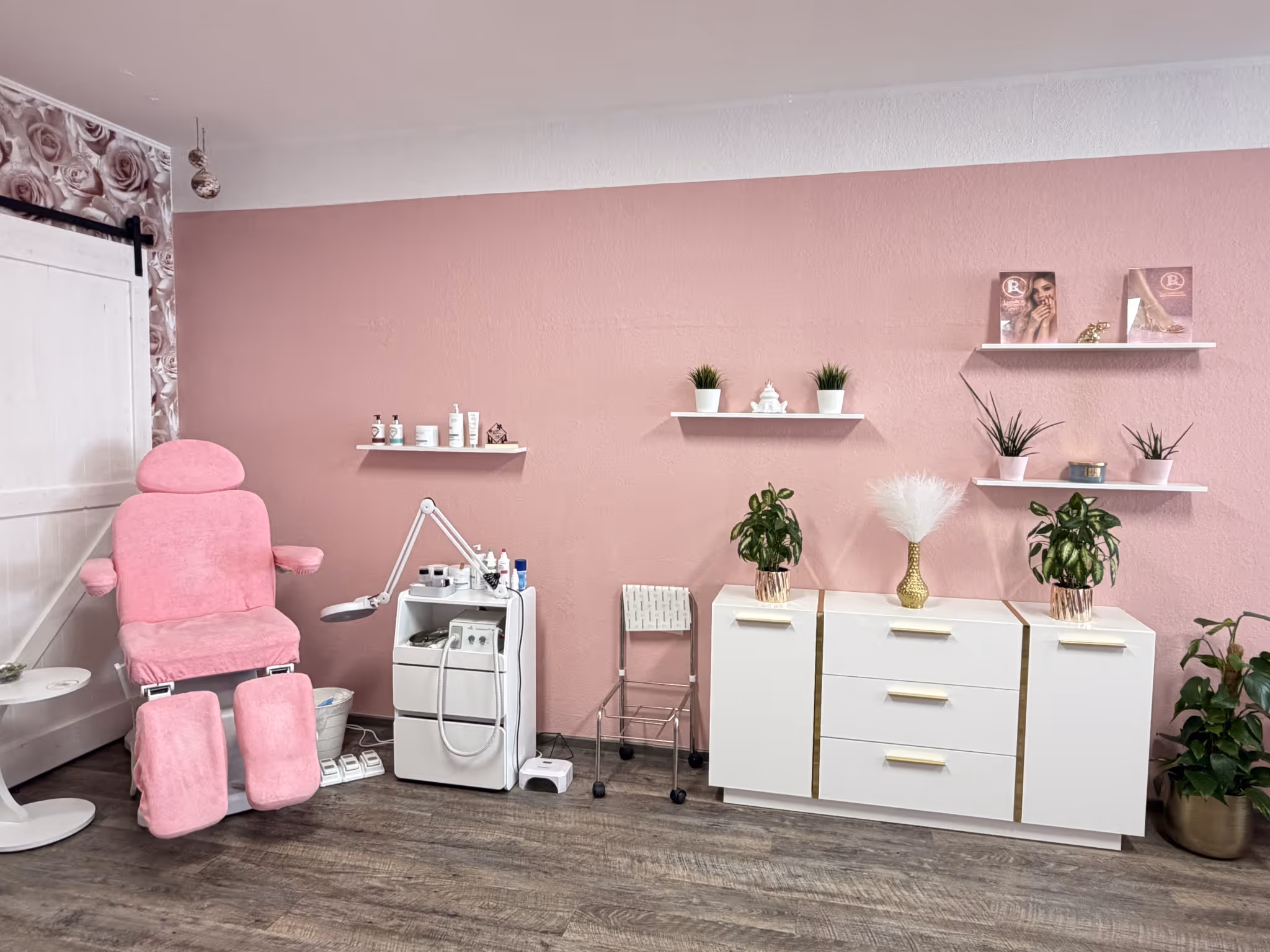 Elegantes Beauty Studio LucoROSE