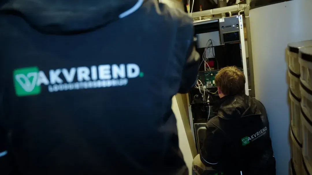 Vakvriend monteur aan het werk