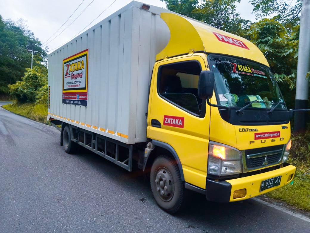 Pengiriman ekspedisi via darat oleh zataka express