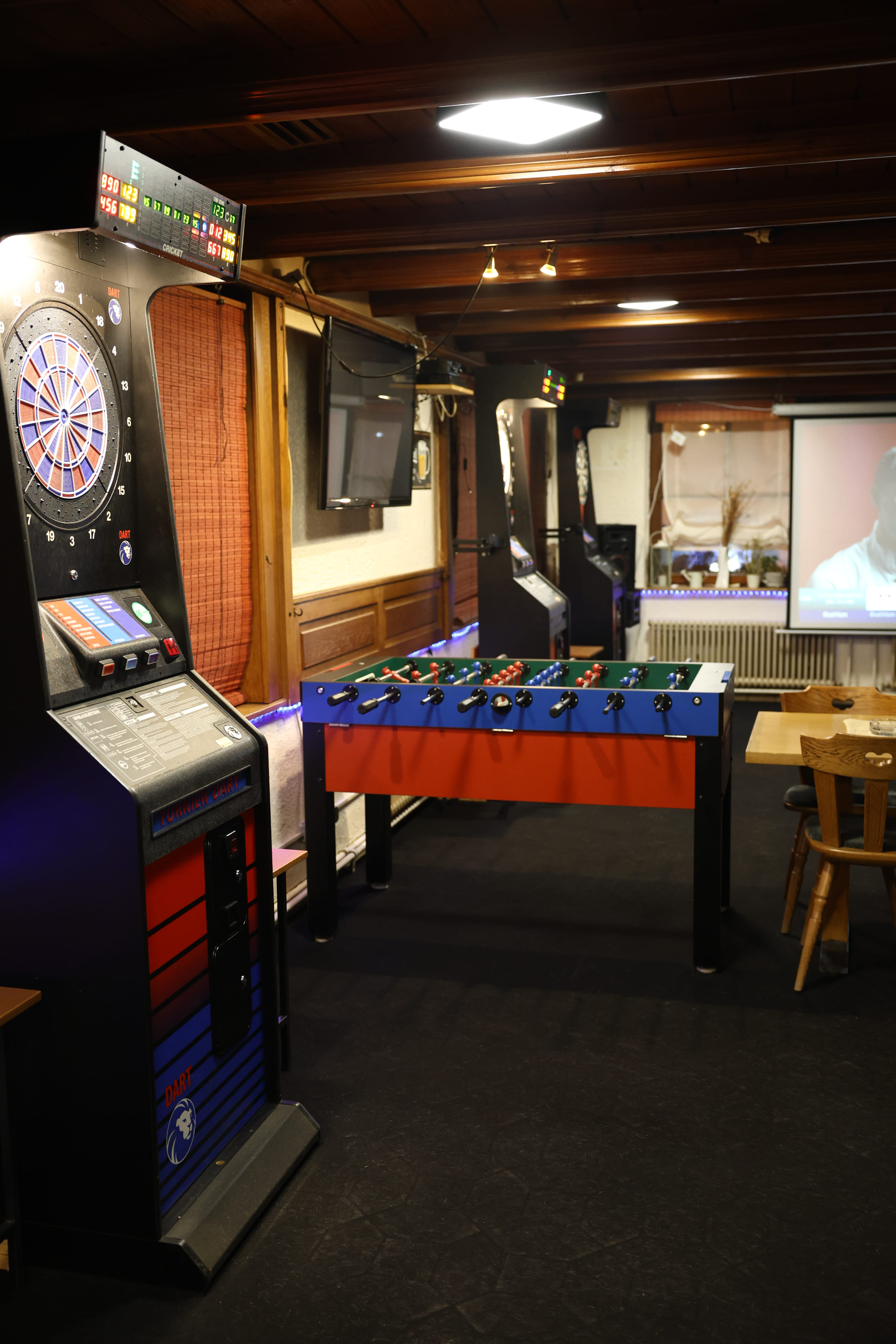 Bild von Tischkicker und Dart-Automat