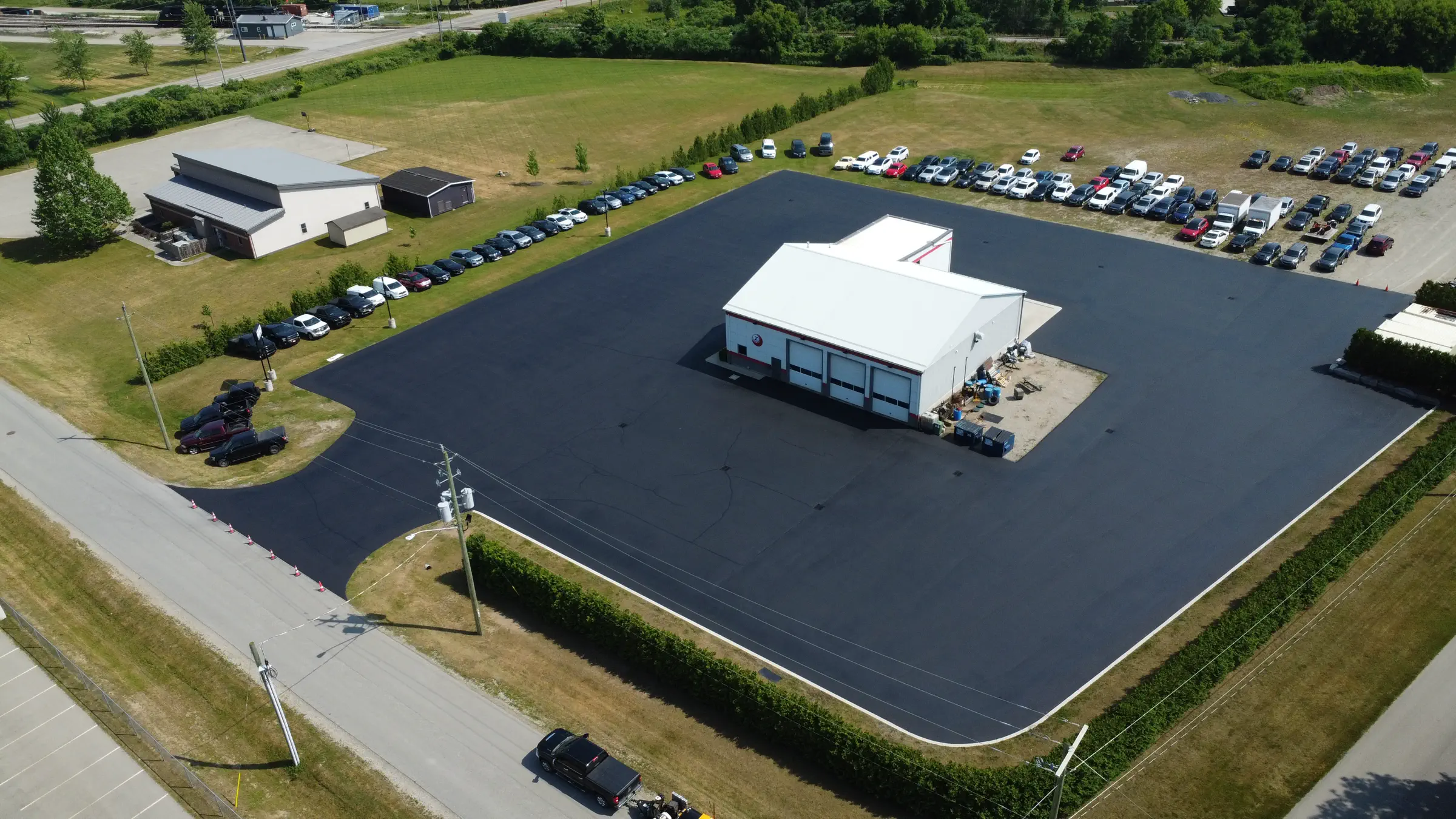 Comparing Asphalt Emulsion and Oil-Based Sealcoating