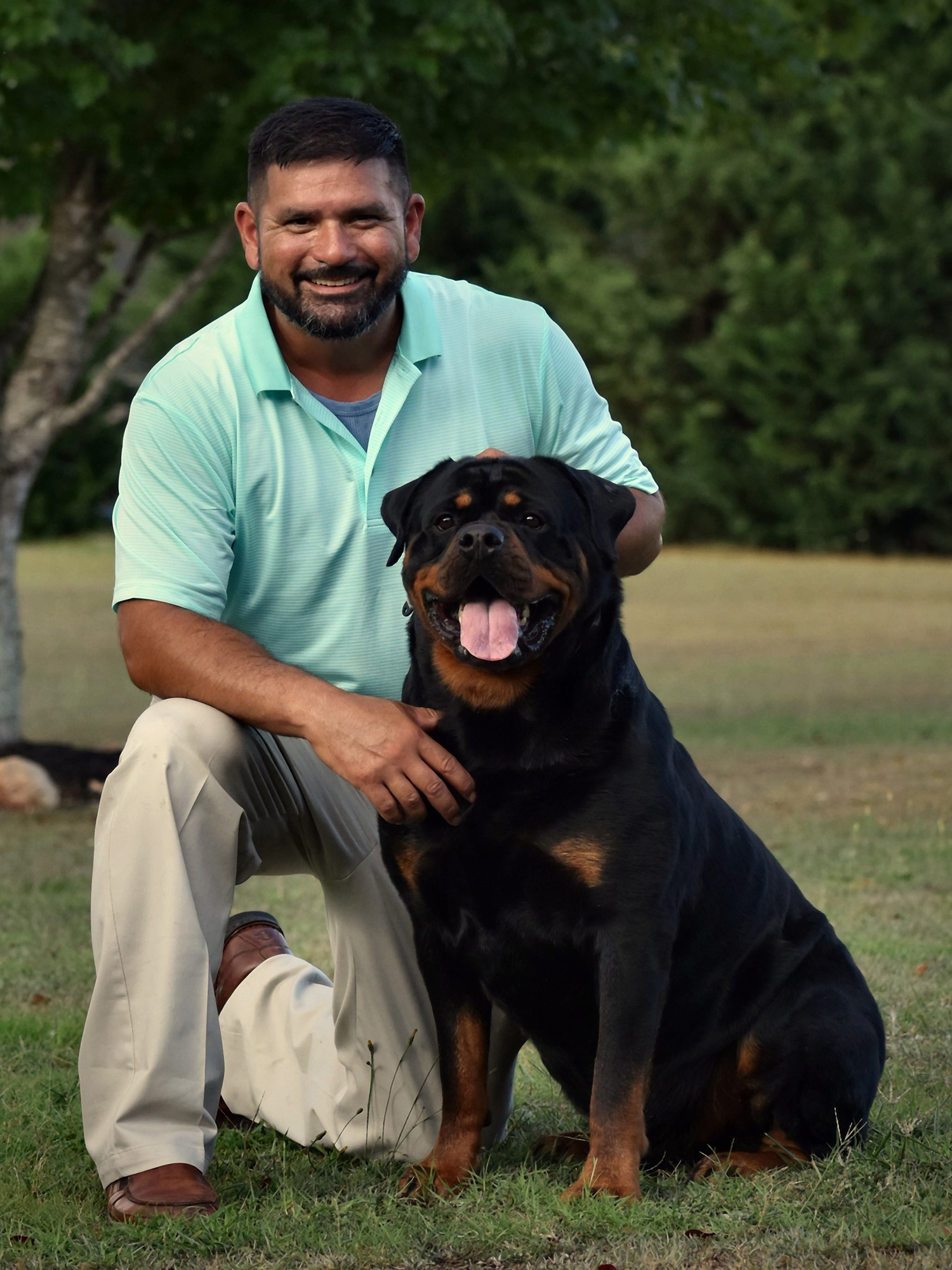 Angel Gutierrez with adult female and offspring German Rottweilers from DKV breeding program