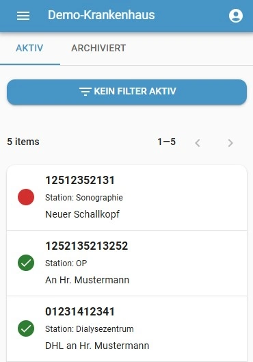 Mobile Ansicht der App mit einer Liste von 5 aktiven Items, je mit Statussymbolen, Stationen und Kurzbeschreibungen.