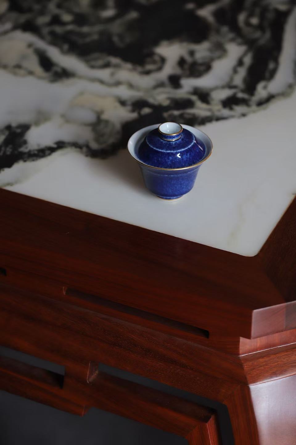 Small Bamboo-joint Gaiwan with Powder-blue Glaze and Gilt Decoration