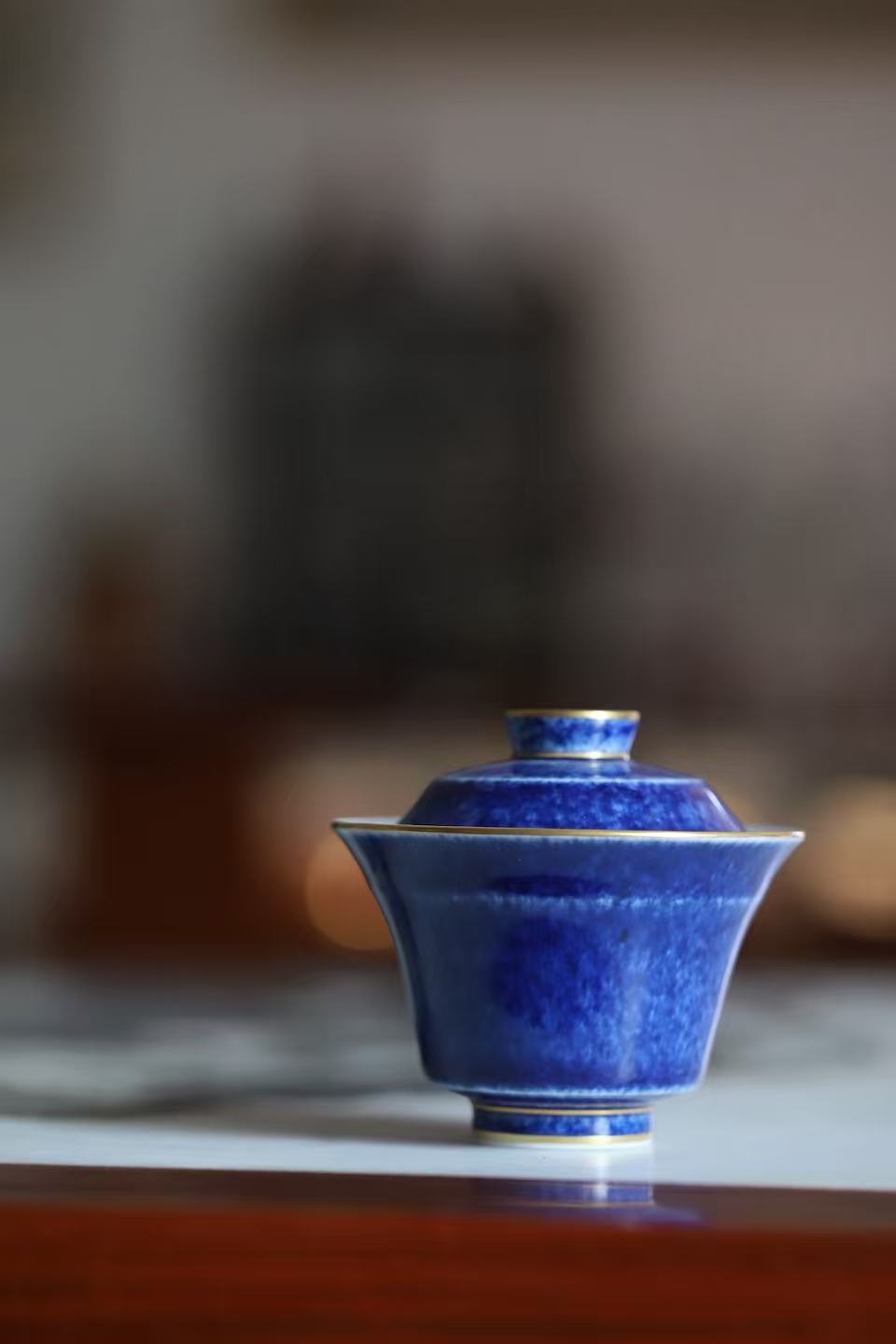 Small Bamboo-joint Gaiwan with Powder-blue Glaze and Gilt Decoration