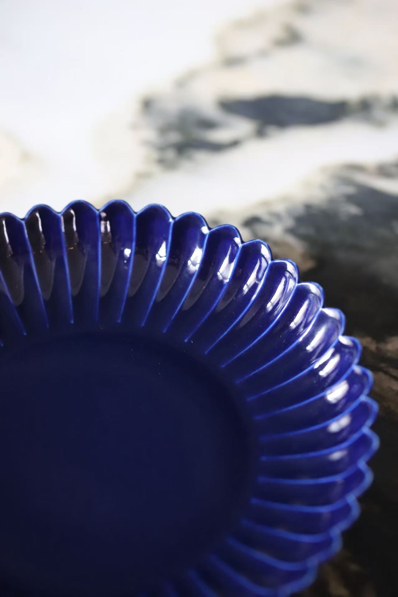 Small Chrysanthemum-petal Dish with Sacrificial-blue Glaze