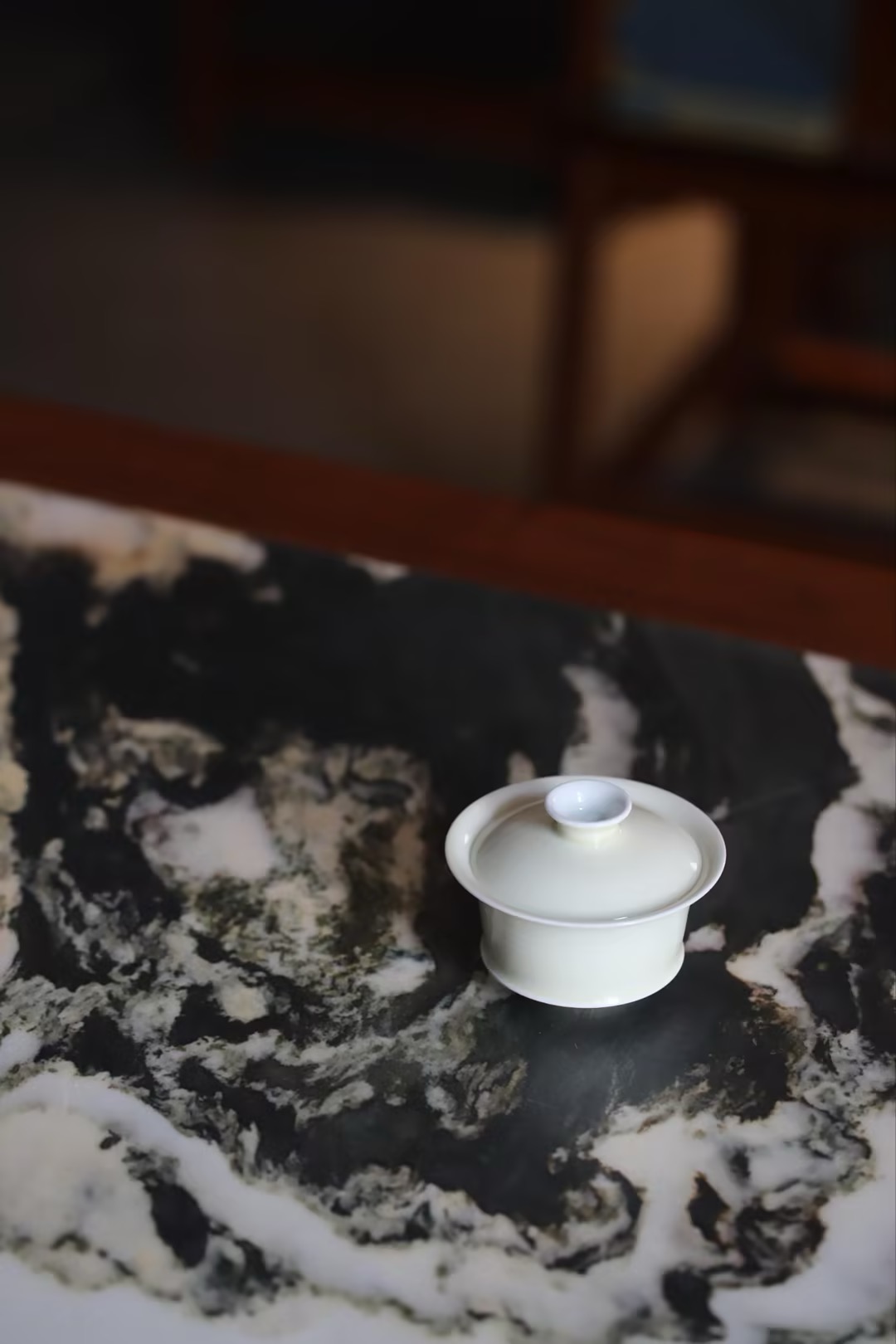 Gaiwan with Cream-yellow Glaze and Incised Cord Pattern