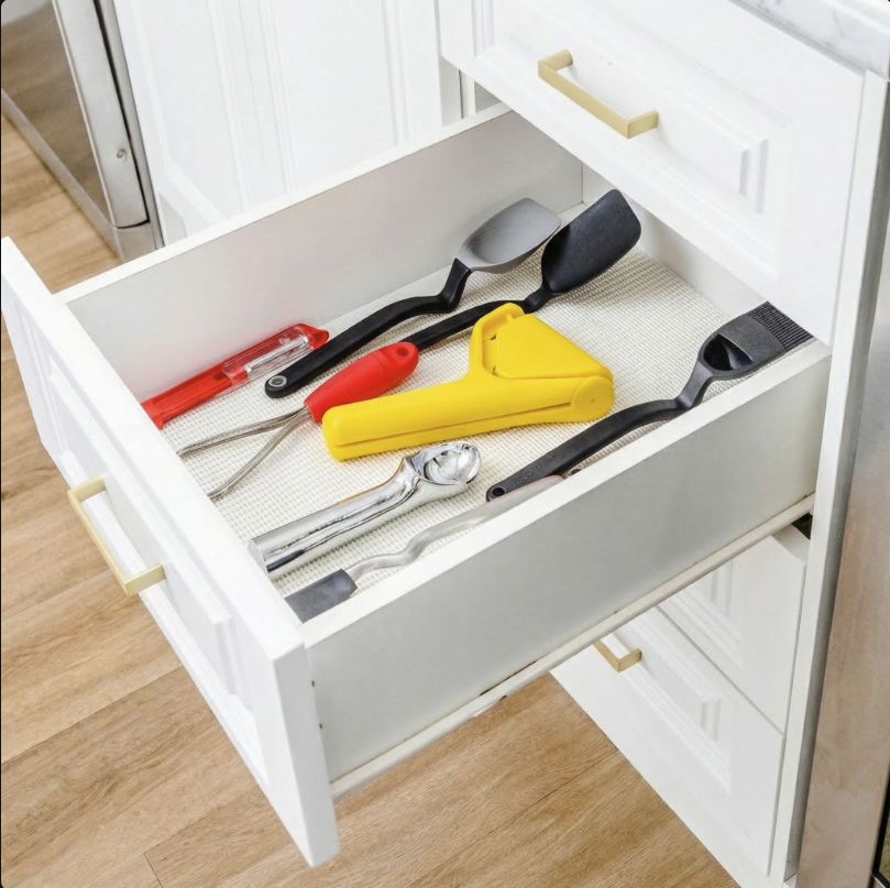 Fluicer lying flat in the drawer