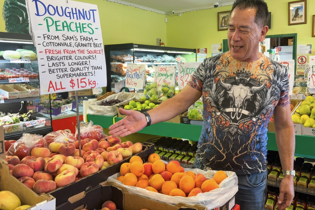 Chef Ian at Sam's Farm Fresh Fuit & Vege Shop in Cottonvale, checking out the Doughnut Peaches