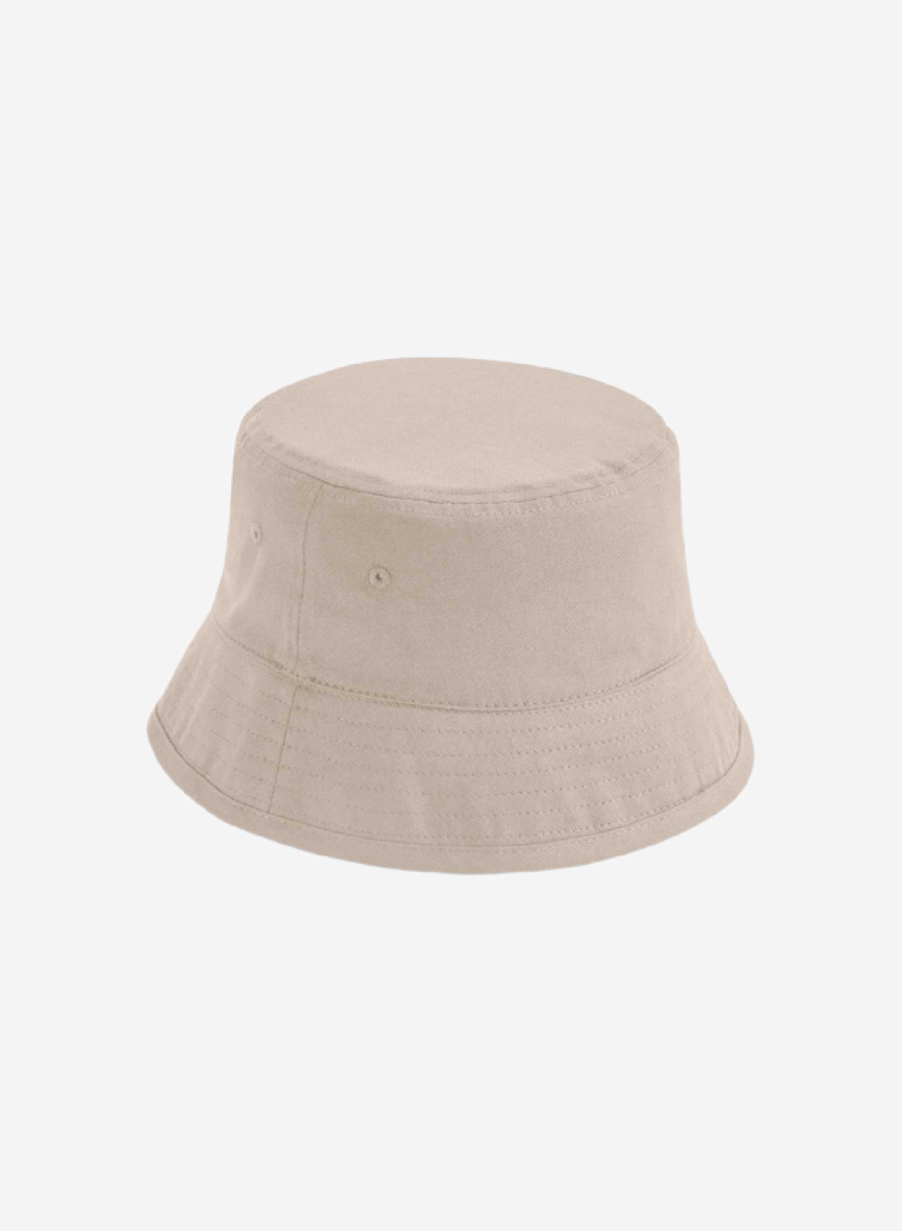 Produktbild på en solhatt i ekologisk bomullstwill med ventilationshål och inbyggt solskydd.