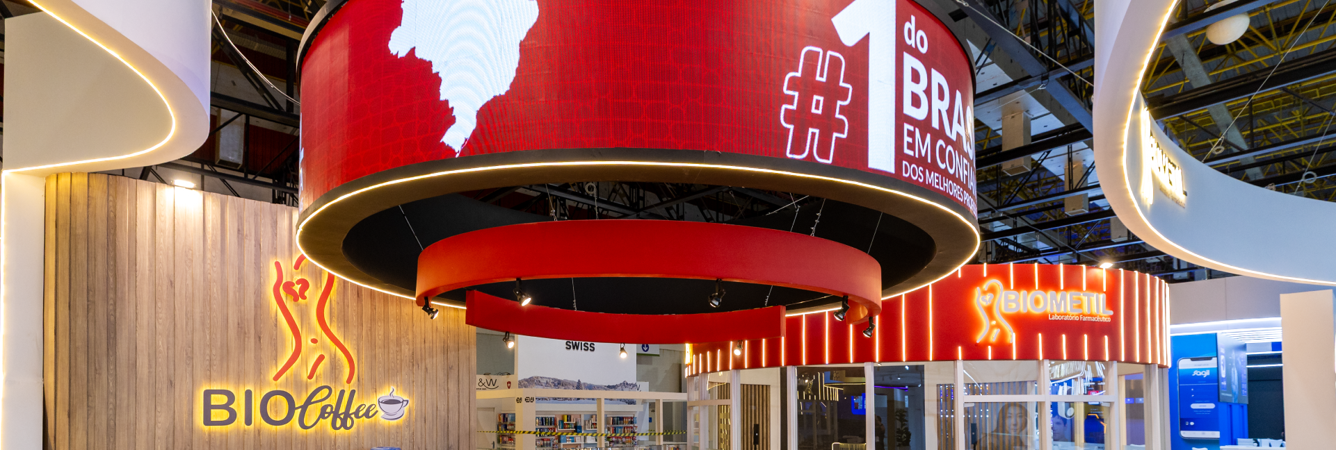 Atendimento 360° em stands: por que uma estrutura completa define o sucesso do seu projeto em feiras