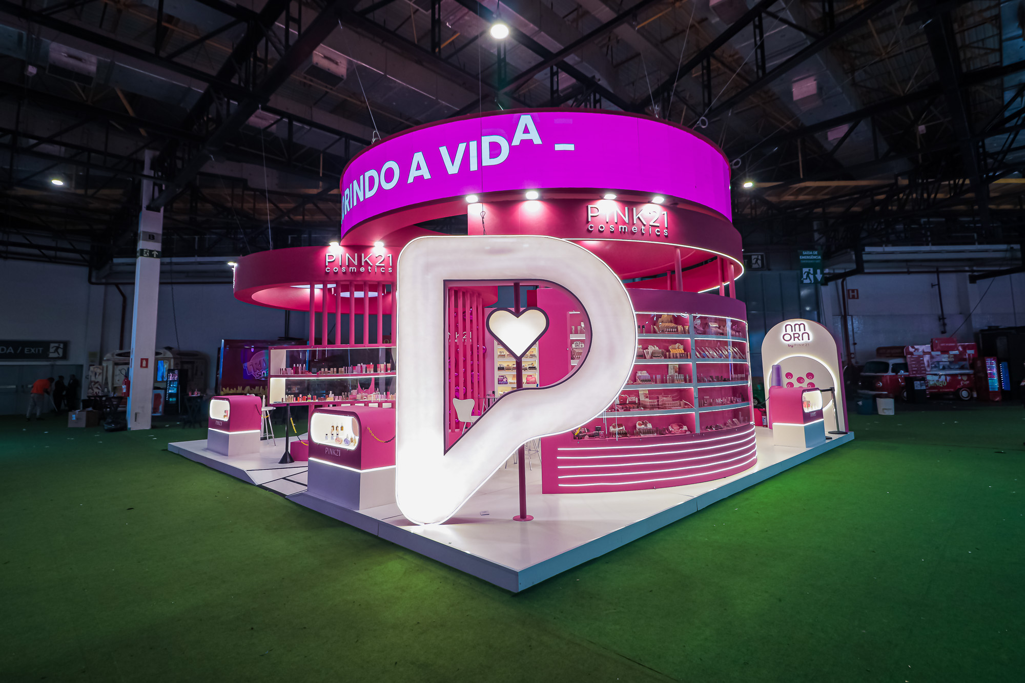 Stand Pink 21