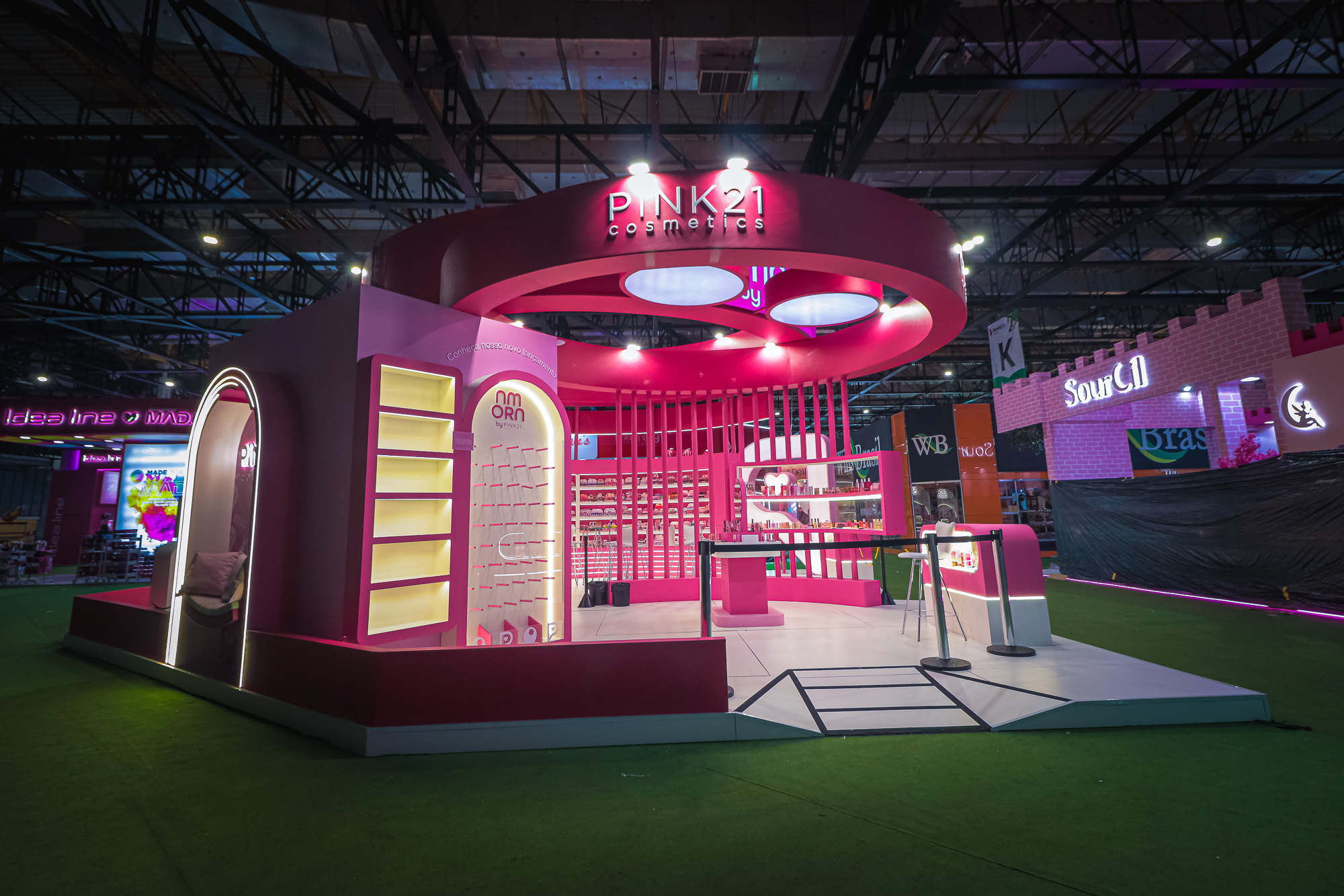 Stand Pink 21 