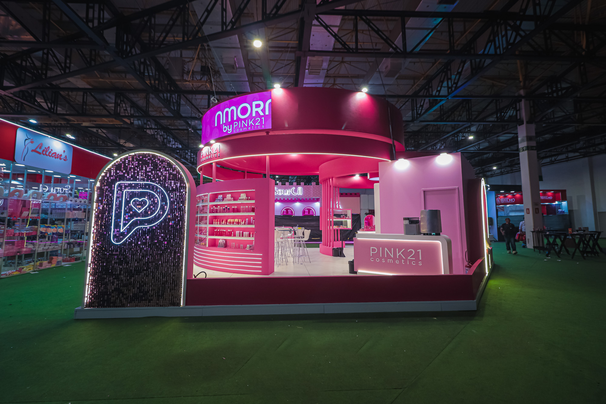 Stand Pink 21 