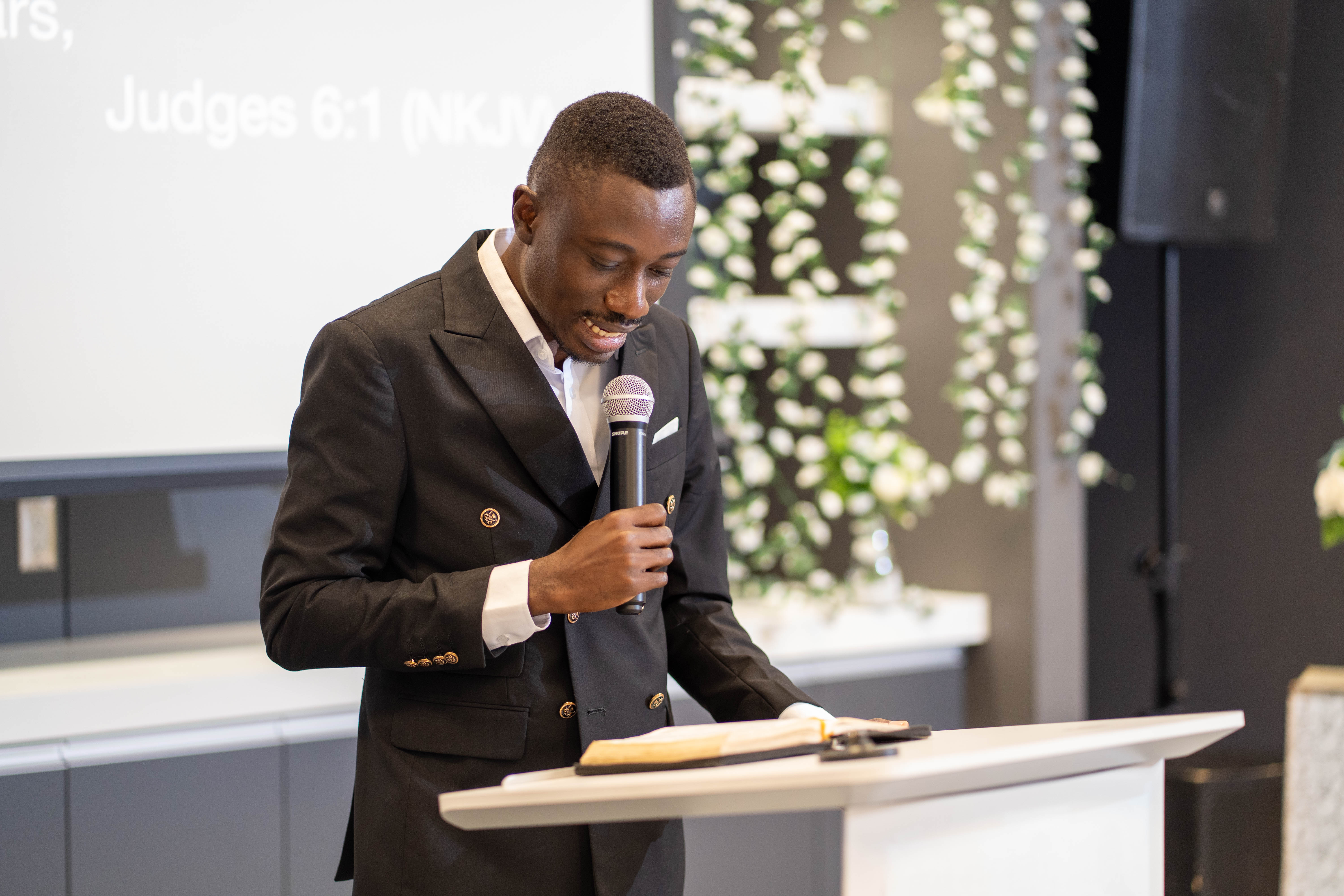 image of prayer circle for church & cathedral