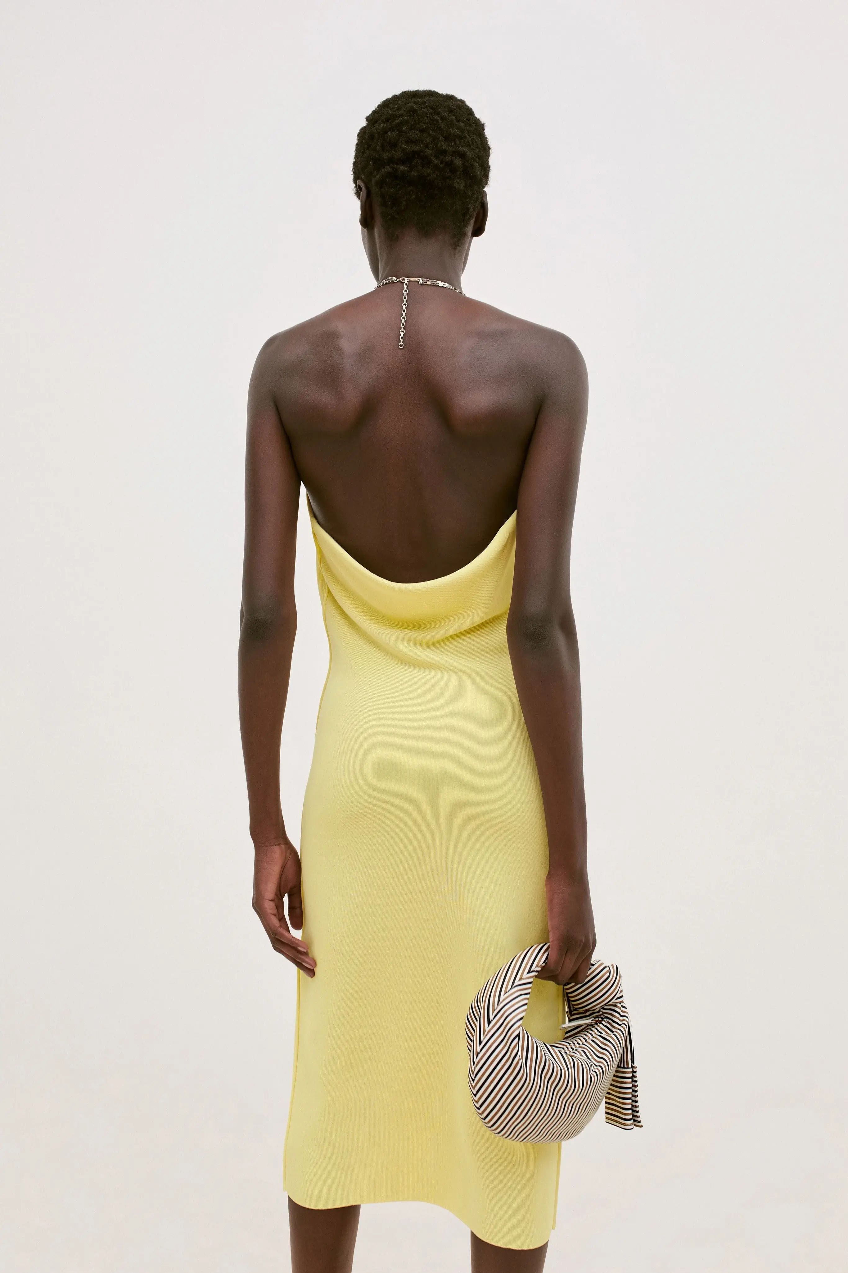 Chic Update is a personal online styling. Wardrobe audit, shopping list, style for events, photoshoot, styling guides