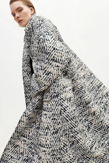 Chic Update is a personal online styling. Wardrobe audit, shopping list, style for events, photoshoot, styling guides