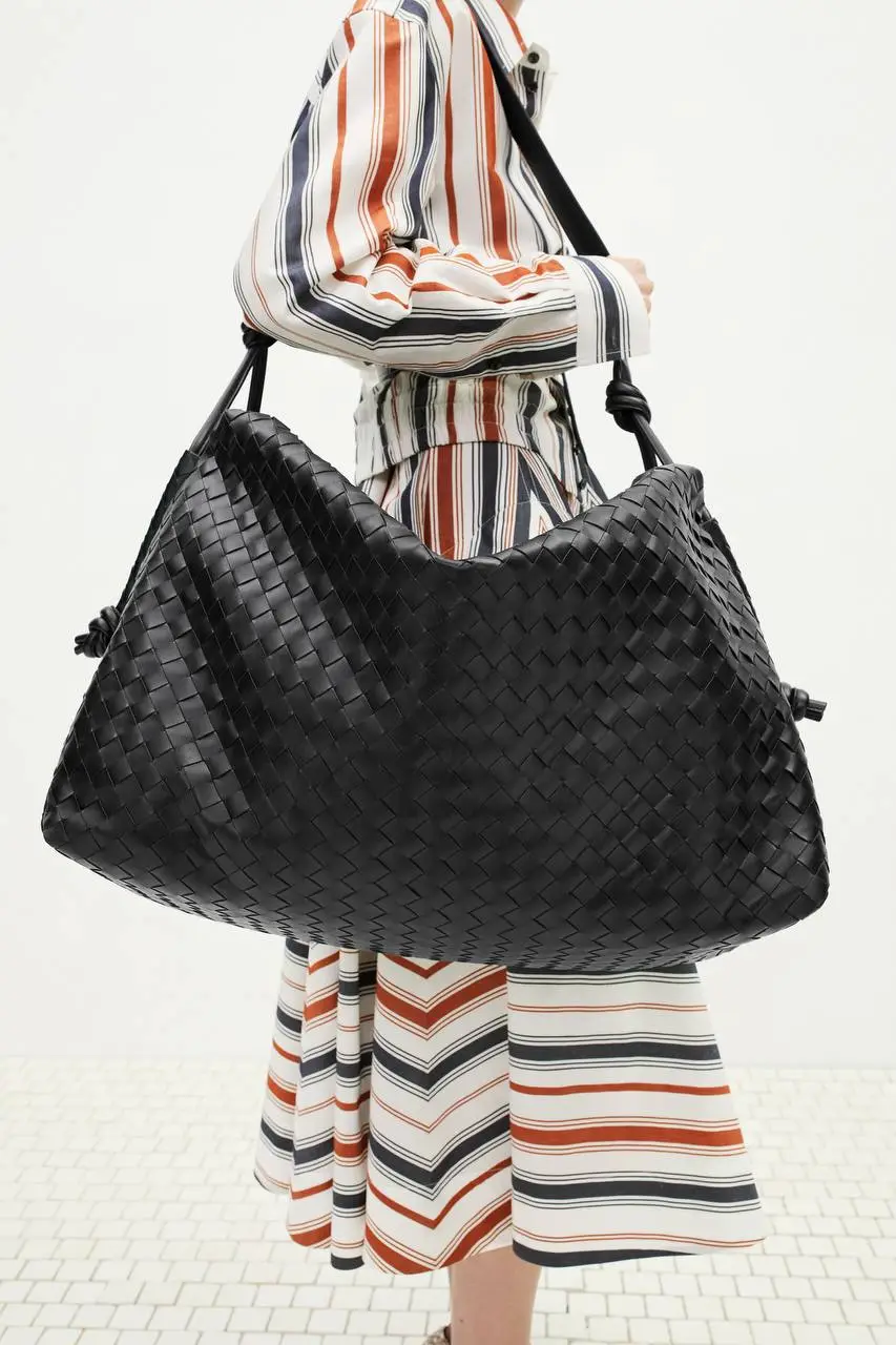 Chic Update is a personal online styling. Wardrobe audit, shopping list, style for events, photoshoot, styling guides