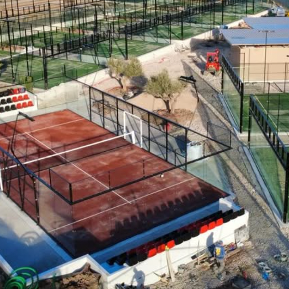 Terrains de padel outdoor Nissa Padel et terrain de pickleball installés par SolSportif Padel
