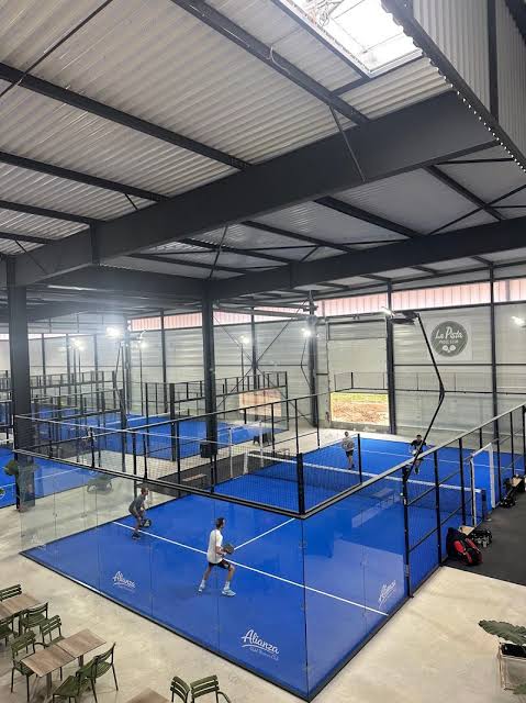 Terrains de padel indoor de La Pista Padel Club à Cabriès