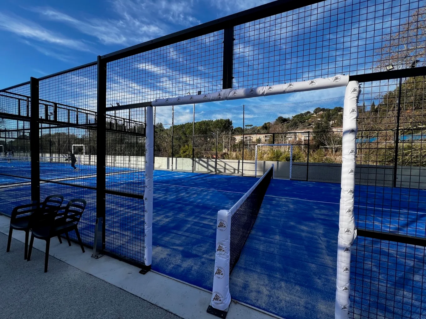 Terrain de padel extérieur du club All In Padel à Mougins