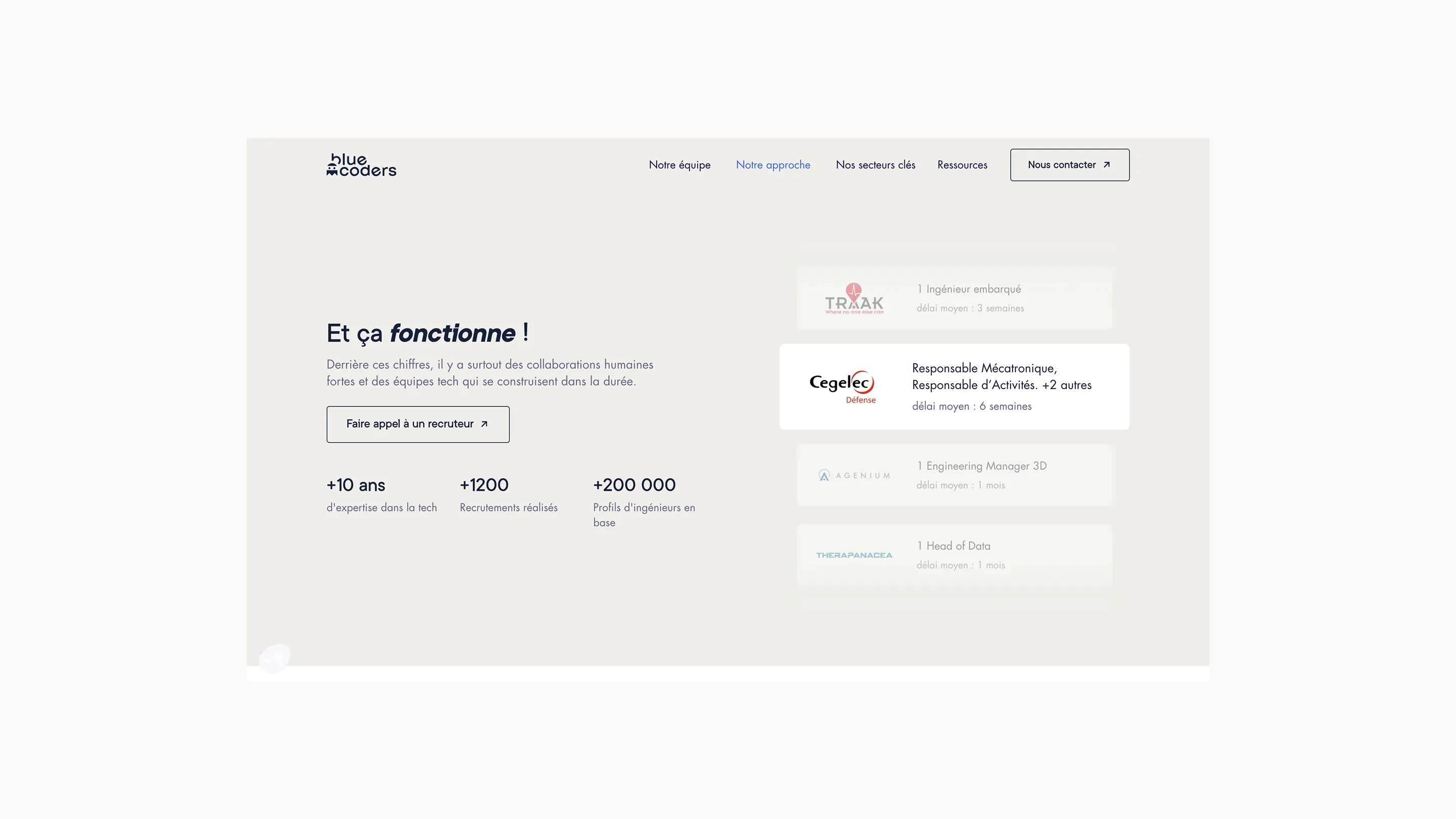 Page web présentant l'expertise de Bluecoders avec des statistiques clés et des exemples de recrutements récents dans la tech.