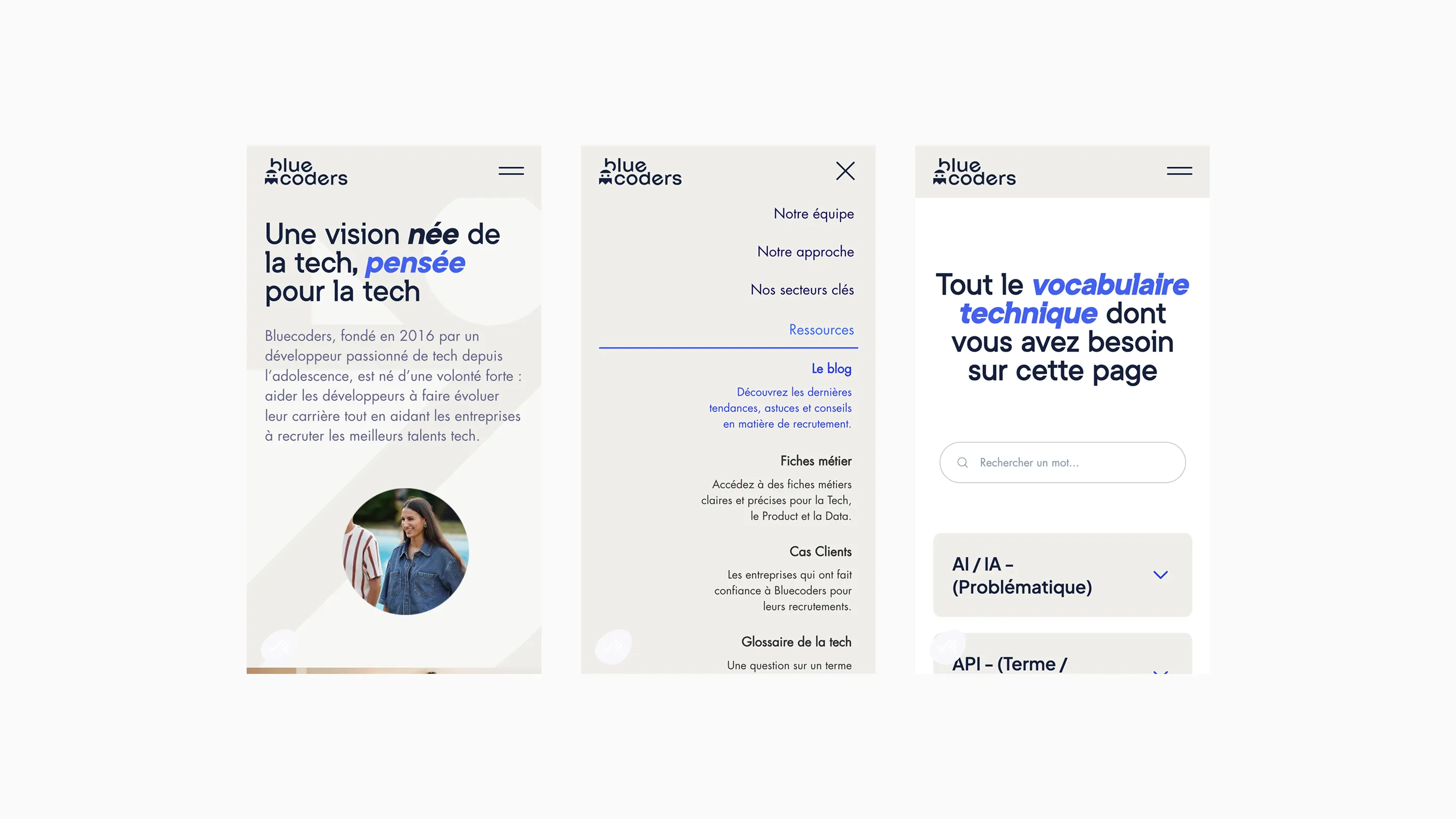 Trois écrans de l'application Bluecoders montrant une présentation d'entreprise, un menu de navigation et une page de vocabulaire technique avec barre de recherche.
