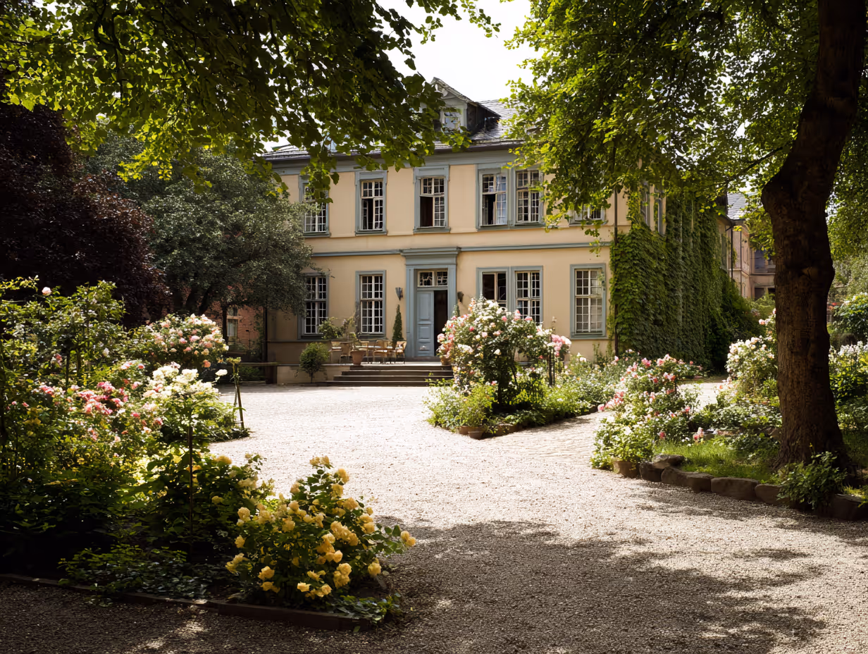 klassisches Haus mit Garten