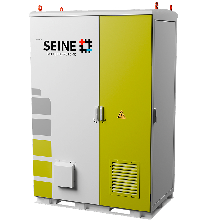 Großes Batteriesystemgehäuse mit weißer und grüner Tür, Logo von SEINE Batteriesysteme und Warnsymbol für Hochspannung.