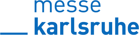 Logo mit dem Text 'messekarlsruhe' in weißen Buchstaben auf blauem Hintergrund.
