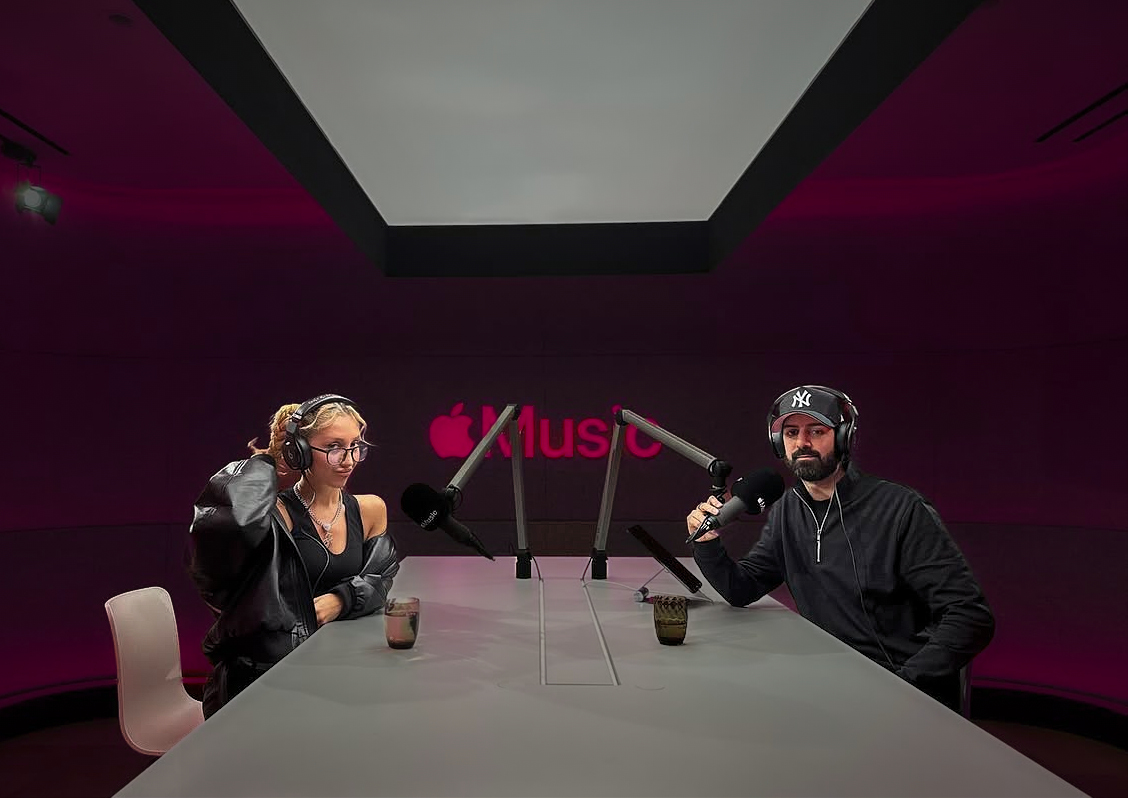 image of brainstorm session with sticky notes (for a b2b saas)