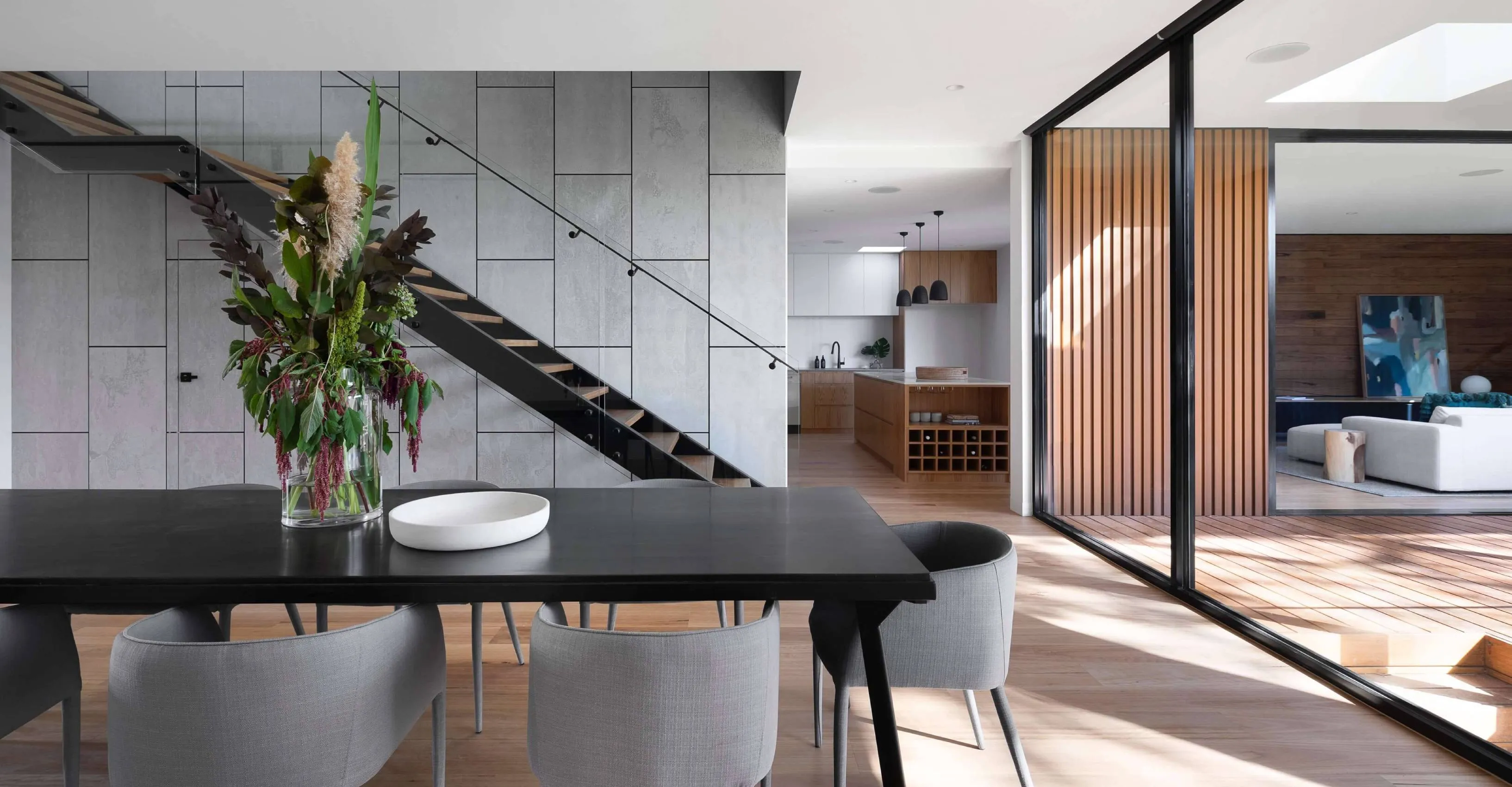 Paronamica photo highlighting the dining room, part of the kitchen and living room.