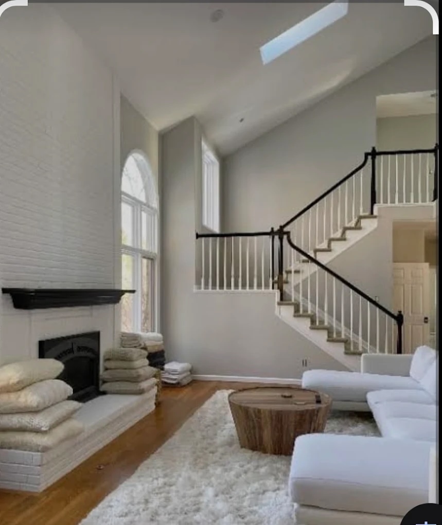 image of a historic courthouse (for a legal tech)