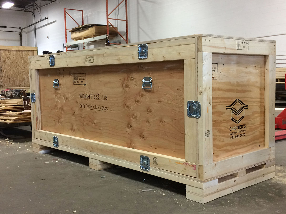 Trade show crate with hinged lid and internal shelving