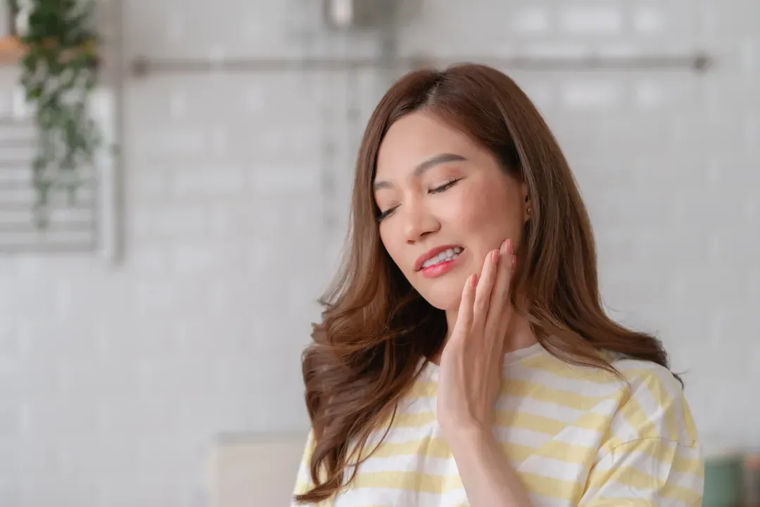 Patient experiencing urgent dental pain