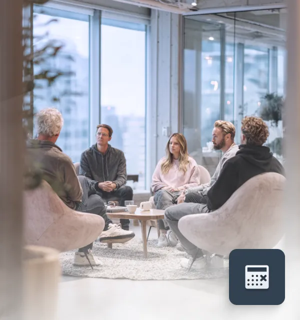 Grupo em círculo conversando