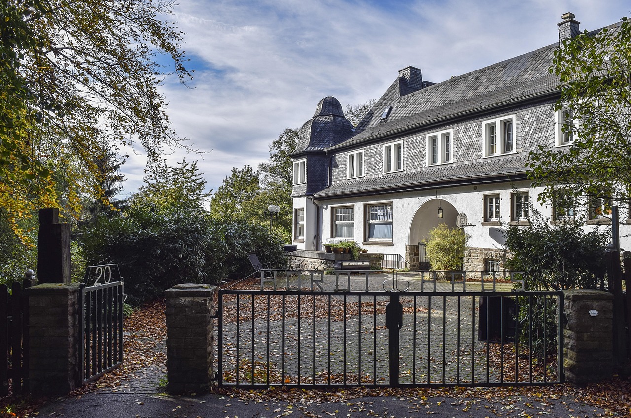 How Gate Access Control Systems Work for HOAs and Community Management