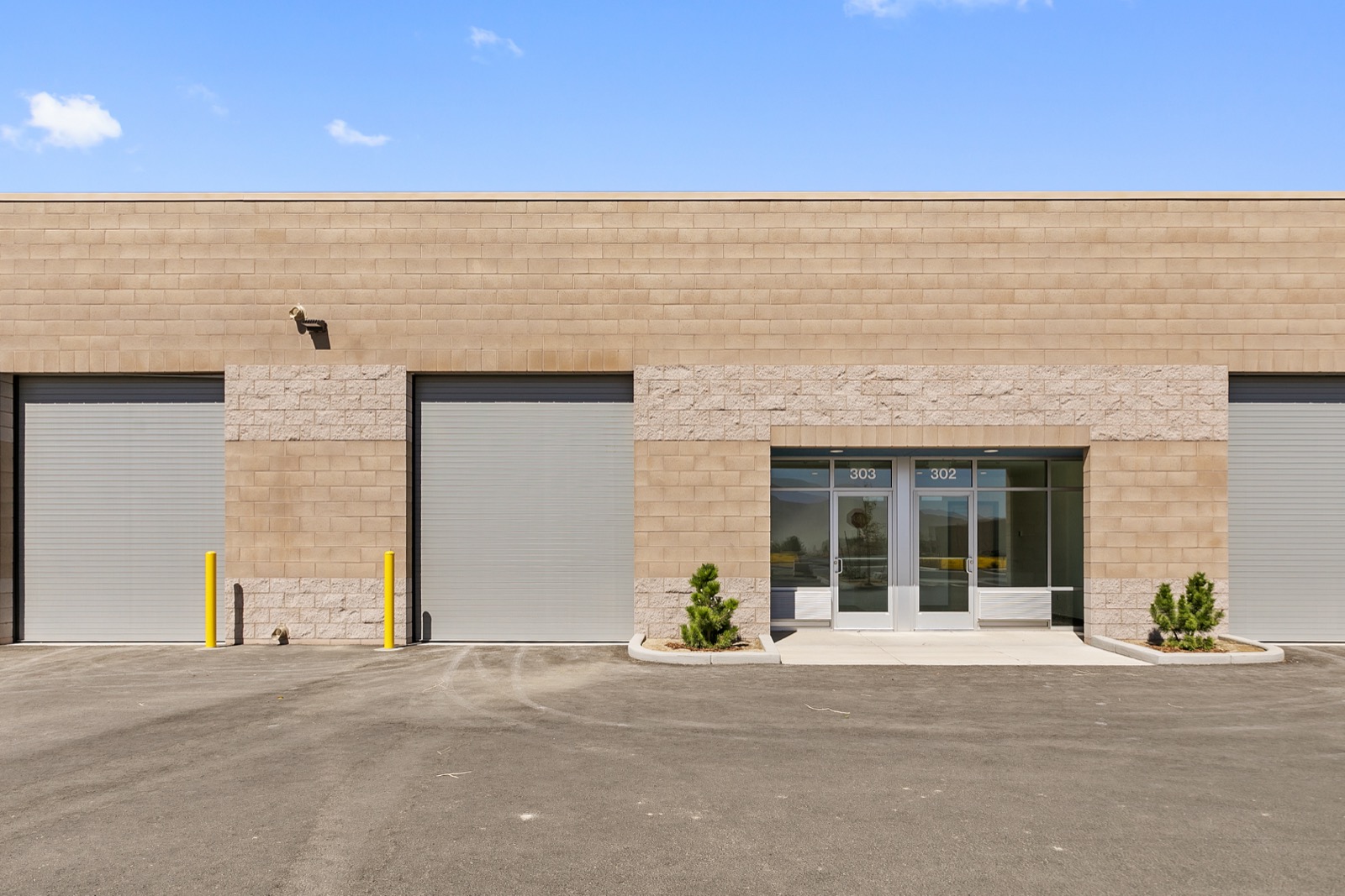 Light industrial fabrication bay