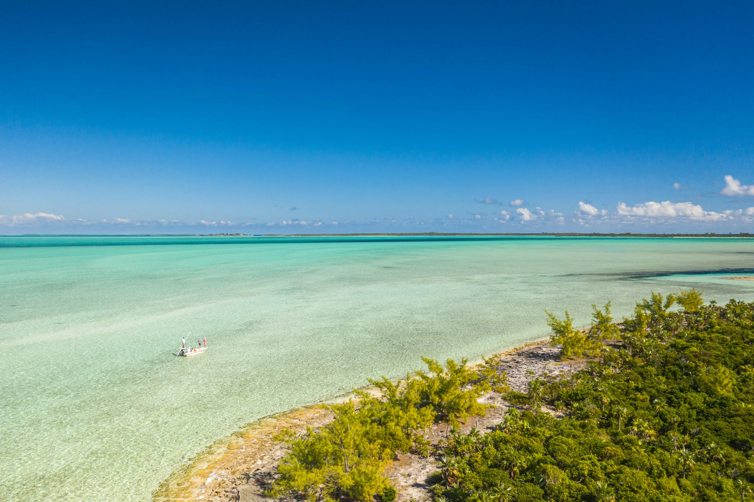 A firm sandy flat meets the shoreline of an outer island south of Great Harbour Cay. A deep channel cuts through this flat and leads out to the oceanside.