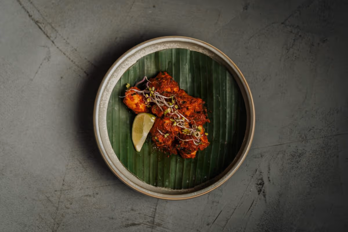 Contemporary Indian dinner dishes at Miri Mary De Pijp