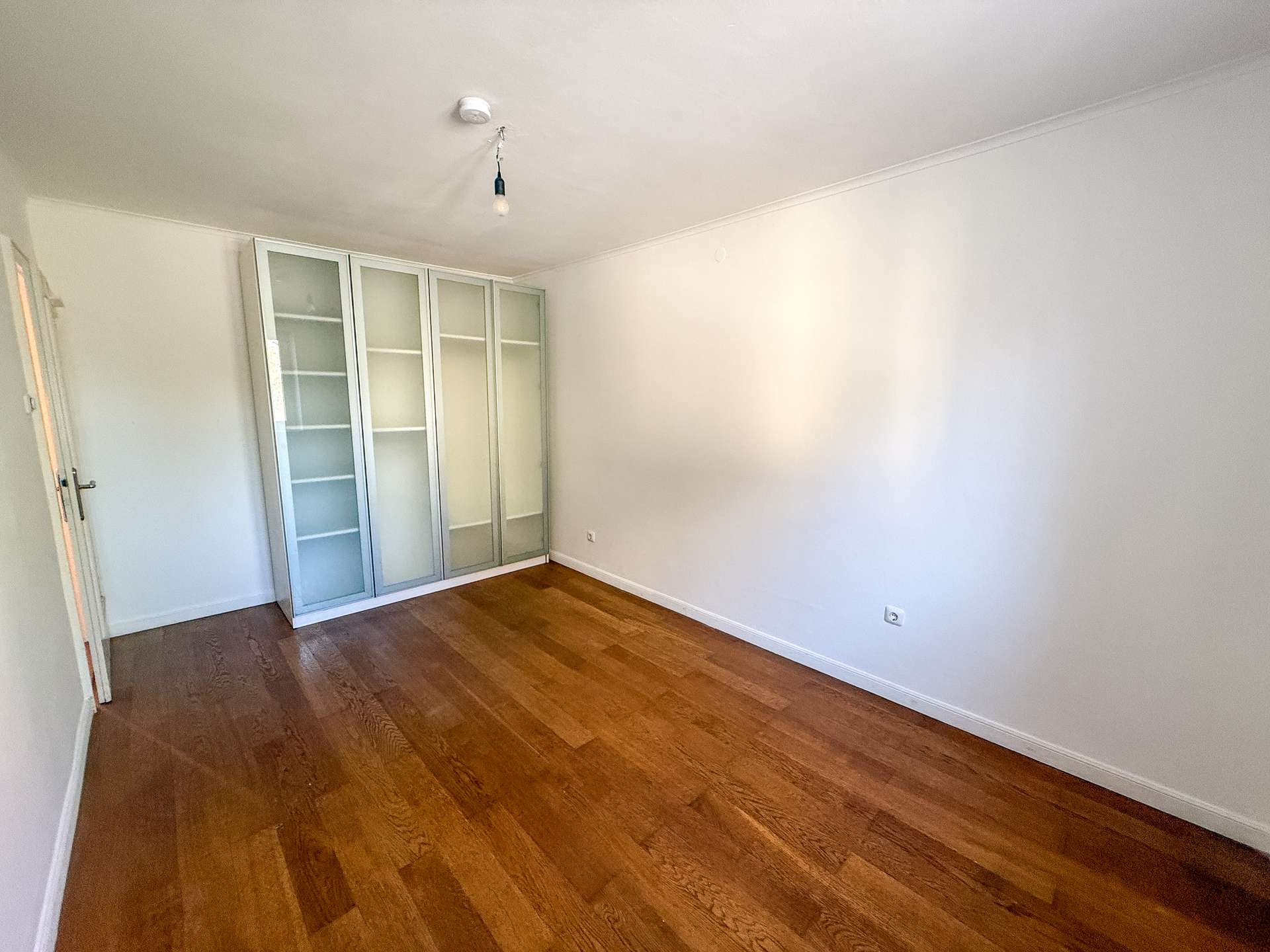 Schlafzimmer mit Einbauschrank