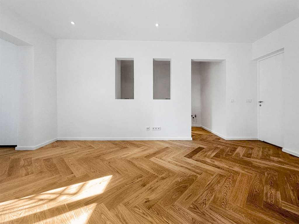 Wohn- & Essbereich mit Blick auf Küche